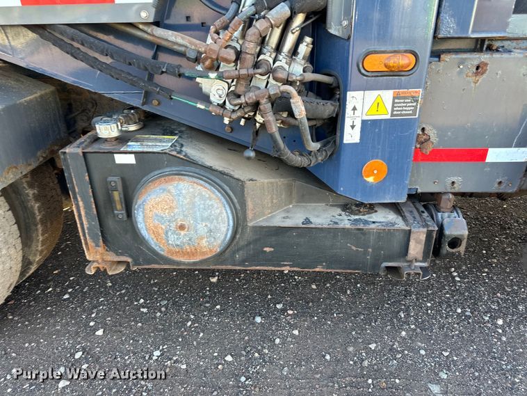 image for item LR9470 2010 International  DuraStar 4400 refuse truck