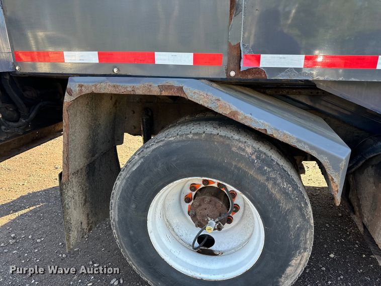 image for item LR9470 2010 International  DuraStar 4400 refuse truck