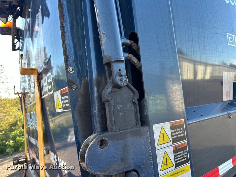 image for item LR9470 2010 International  DuraStar 4400 refuse truck