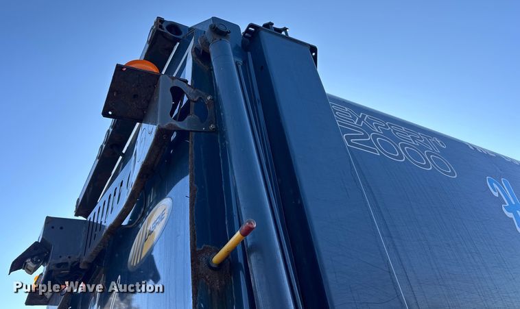 image for item LR9470 2010 International  DuraStar 4400 refuse truck