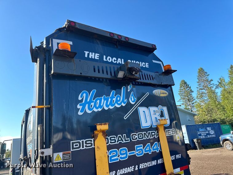 image for item LR9470 2010 International  DuraStar 4400 refuse truck