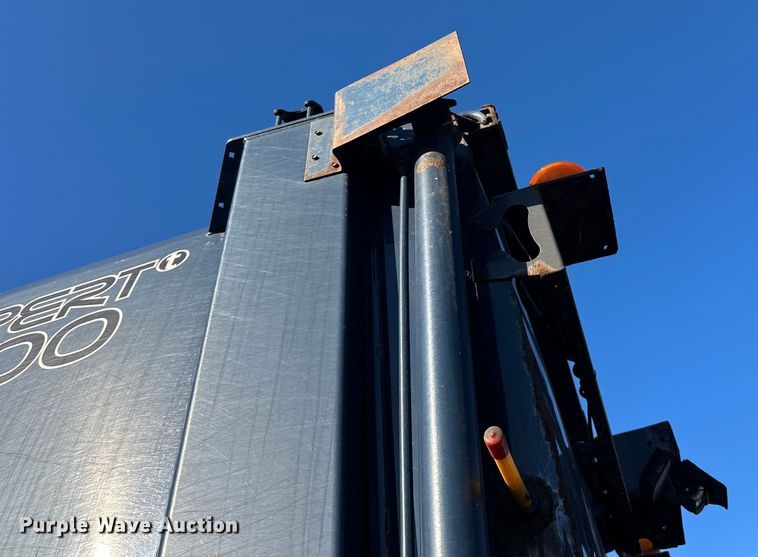 image for item LR9470 2010 International  DuraStar 4400 refuse truck