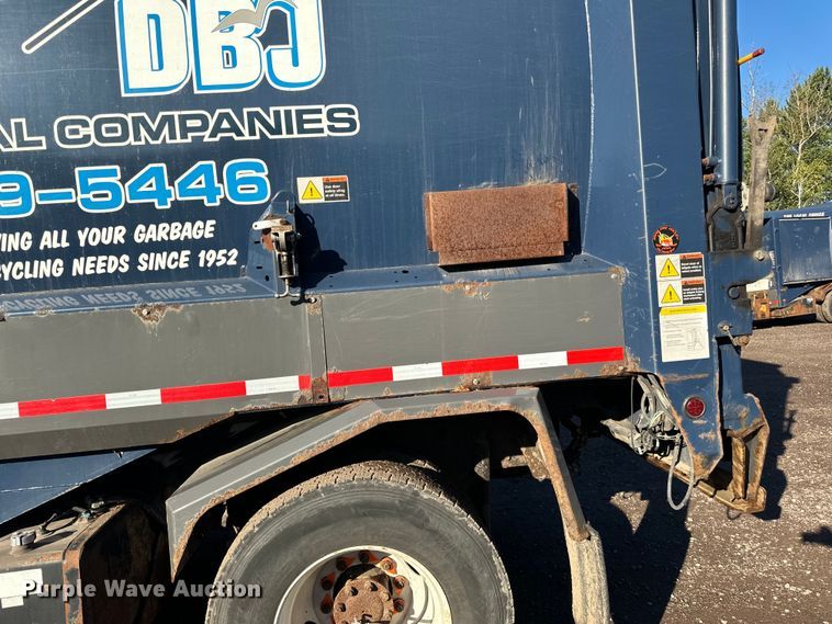 image for item LR9470 2010 International  DuraStar 4400 refuse truck