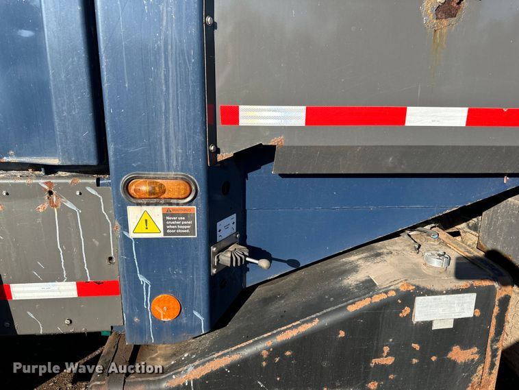 image for item LR9470 2010 International  DuraStar 4400 refuse truck