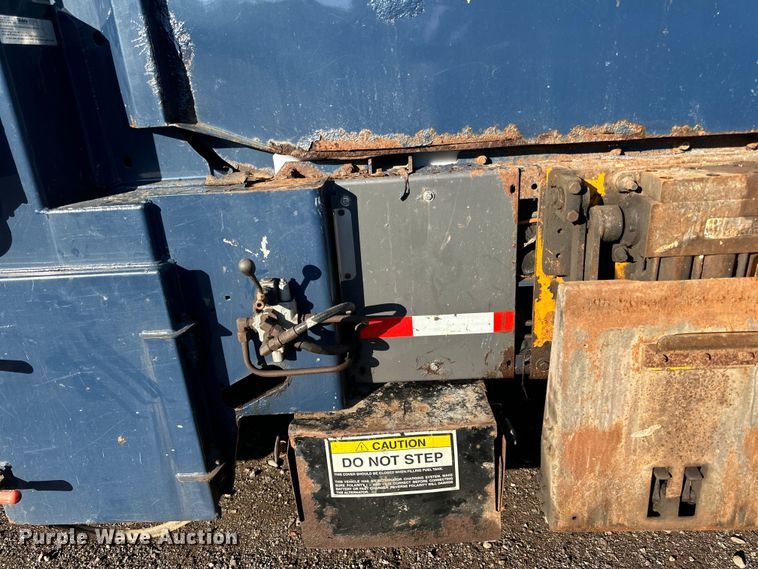 image for item LR9470 2010 International  DuraStar 4400 refuse truck