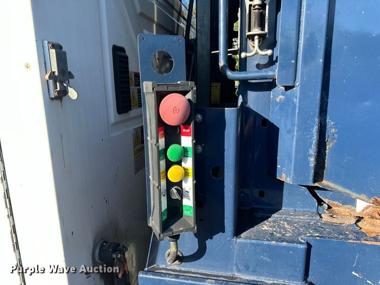 image for item LR9470 2010 International  DuraStar 4400 refuse truck