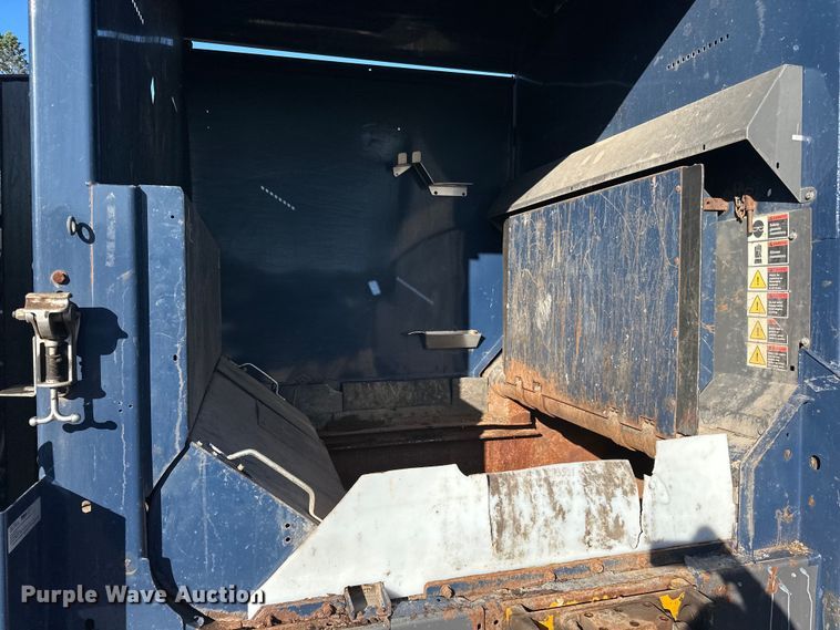 image for item LR9470 2010 International  DuraStar 4400 refuse truck