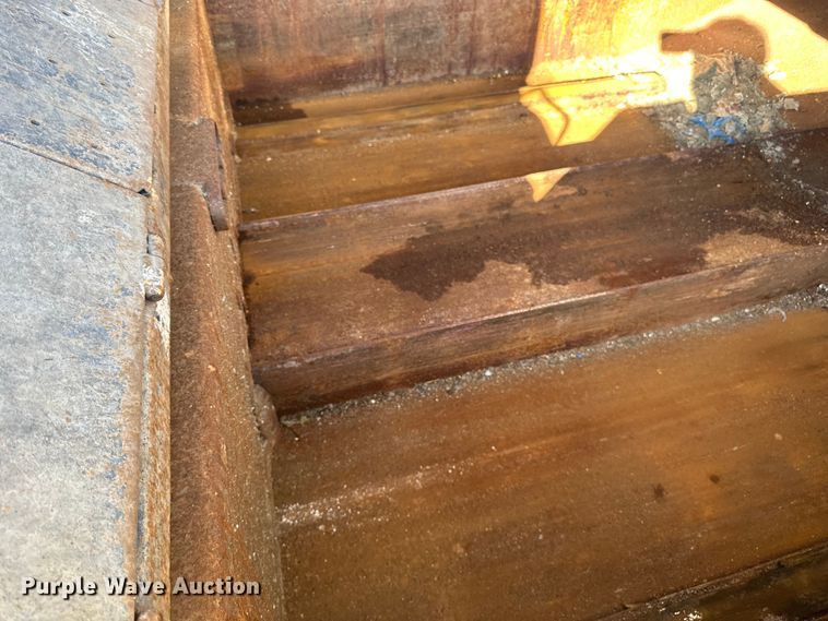 image for item LR9470 2010 International  DuraStar 4400 refuse truck