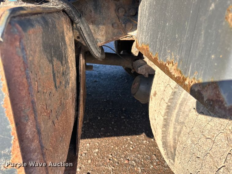 image for item LR9470 2010 International  DuraStar 4400 refuse truck