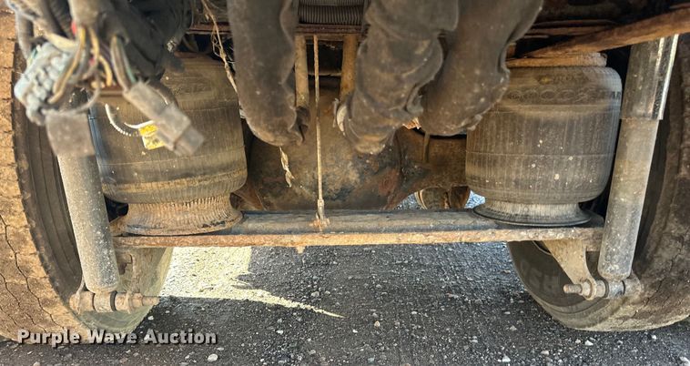 image for item LR9470 2010 International  DuraStar 4400 refuse truck