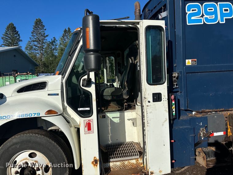 image for item LR9470 2010 International  DuraStar 4400 refuse truck