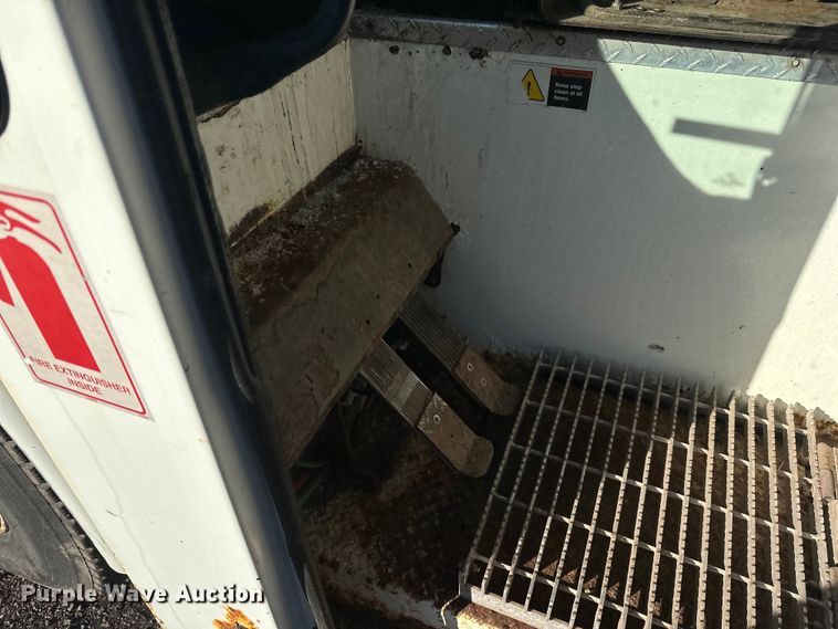 image for item LR9470 2010 International  DuraStar 4400 refuse truck