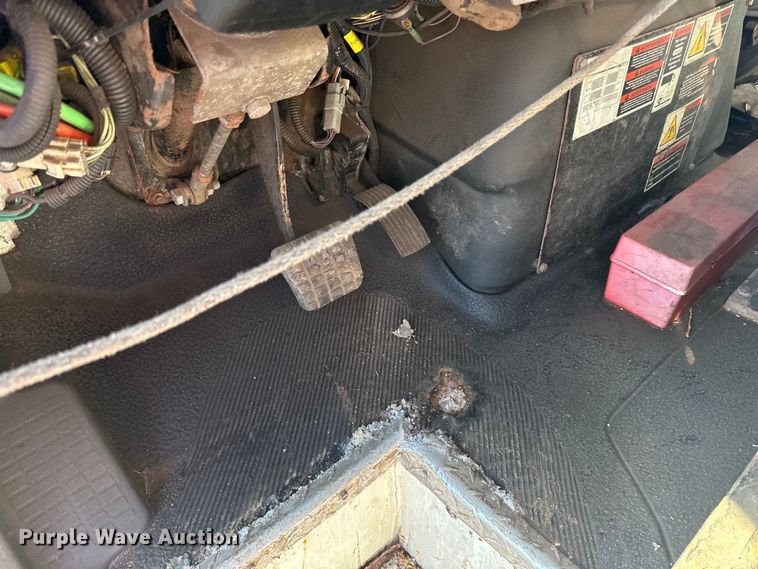 image for item LR9470 2010 International  DuraStar 4400 refuse truck