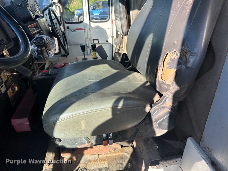 image for item LR9470 2010 International  DuraStar 4400 refuse truck