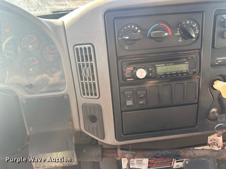 image for item LR9470 2010 International  DuraStar 4400 refuse truck