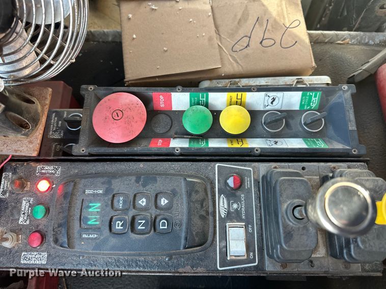 image for item LR9470 2010 International  DuraStar 4400 refuse truck