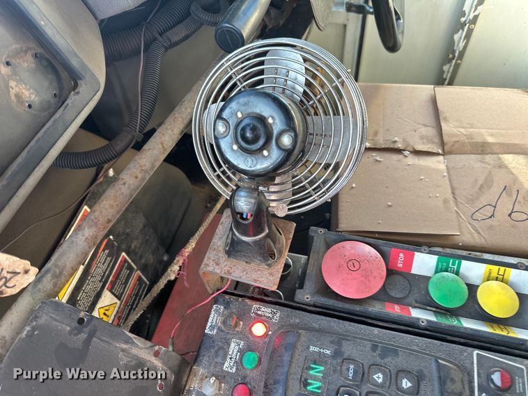 image for item LR9470 2010 International  DuraStar 4400 refuse truck