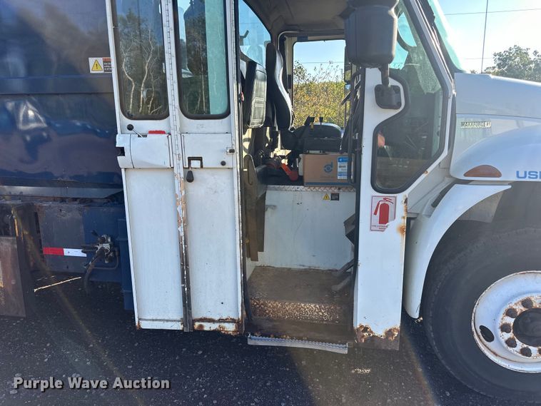 image for item LR9470 2010 International  DuraStar 4400 refuse truck