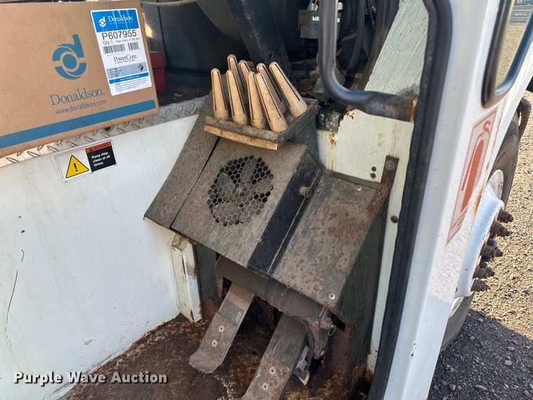 image for item LR9470 2010 International  DuraStar 4400 refuse truck