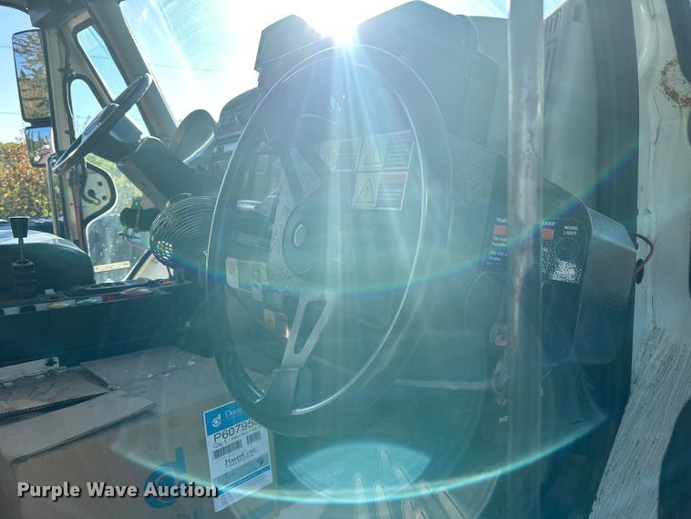 image for item LR9470 2010 International  DuraStar 4400 refuse truck