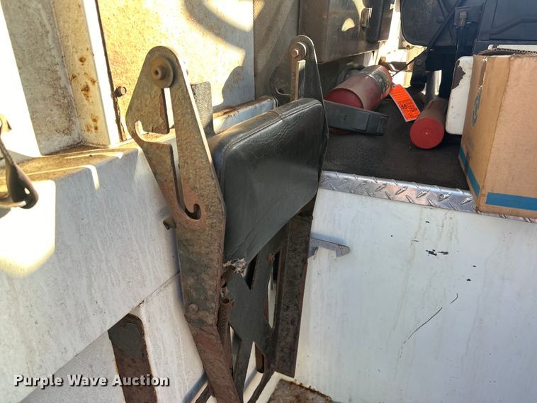 image for item LR9470 2010 International  DuraStar 4400 refuse truck