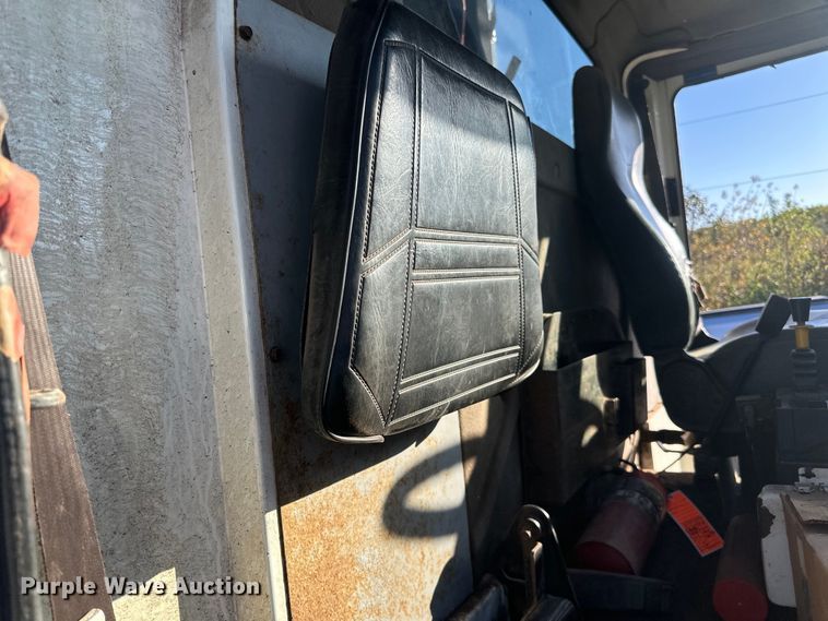 image for item LR9470 2010 International  DuraStar 4400 refuse truck