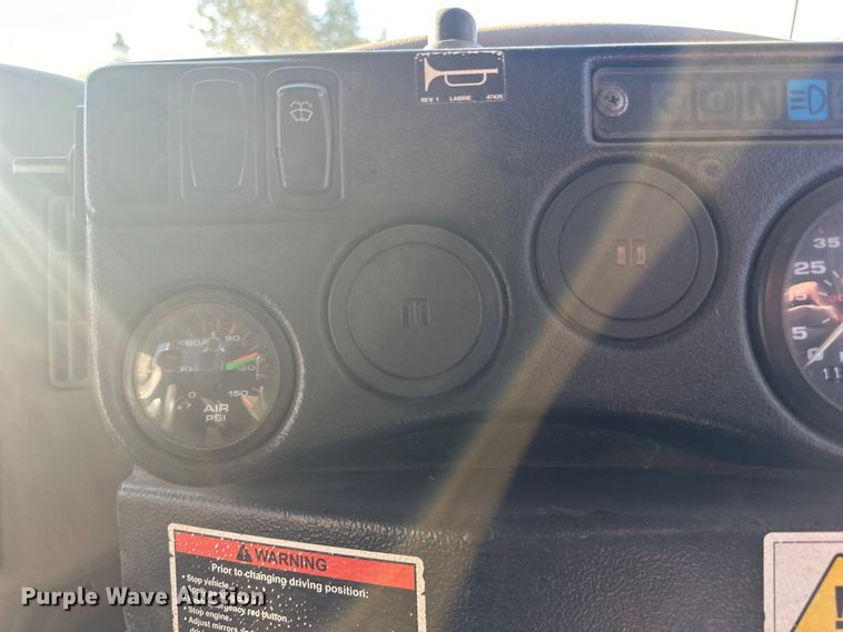 image for item LR9470 2010 International  DuraStar 4400 refuse truck