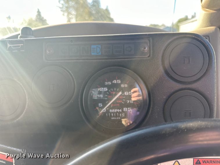 image for item LR9470 2010 International  DuraStar 4400 refuse truck