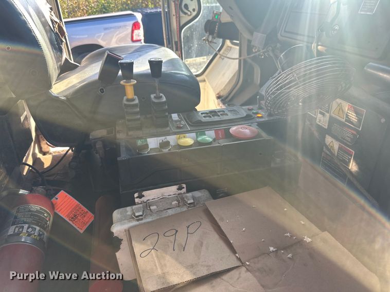 image for item LR9470 2010 International  DuraStar 4400 refuse truck