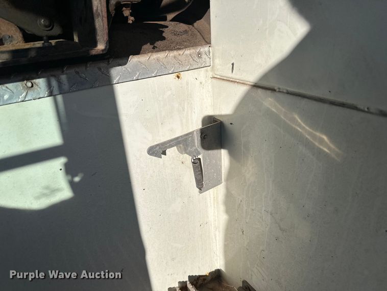 image for item LR9470 2010 International  DuraStar 4400 refuse truck