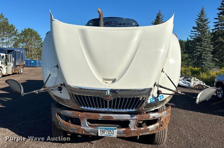 image for item LR9470 2010 International  DuraStar 4400 refuse truck