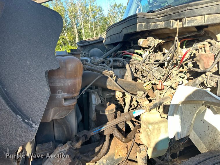 image for item LR9470 2010 International  DuraStar 4400 refuse truck