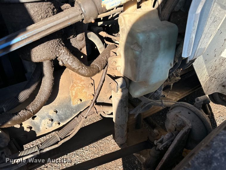 image for item LR9470 2010 International  DuraStar 4400 refuse truck