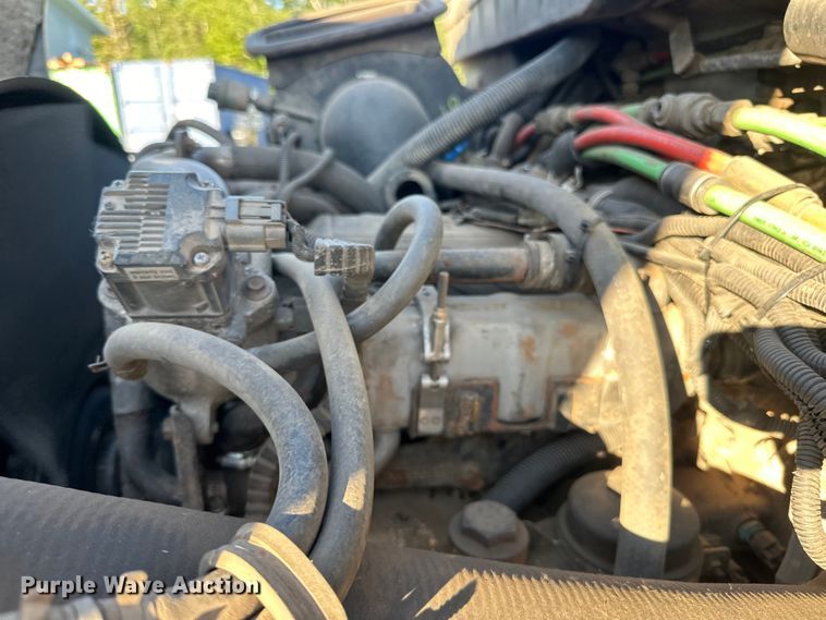 image for item LR9470 2010 International  DuraStar 4400 refuse truck