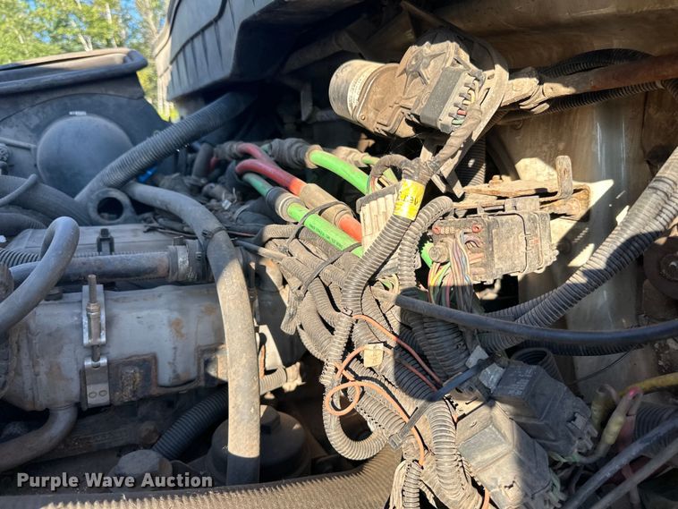 image for item LR9470 2010 International  DuraStar 4400 refuse truck