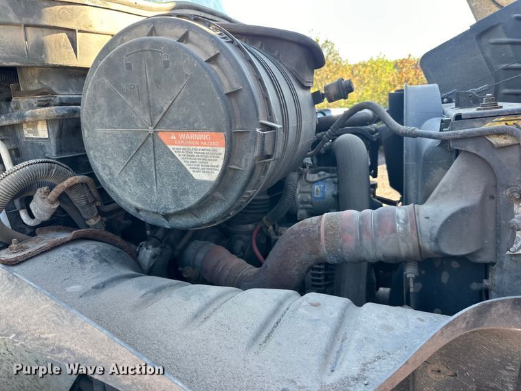 image for item LR9470 2010 International  DuraStar 4400 refuse truck