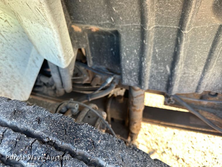 image for item LR9470 2010 International  DuraStar 4400 refuse truck