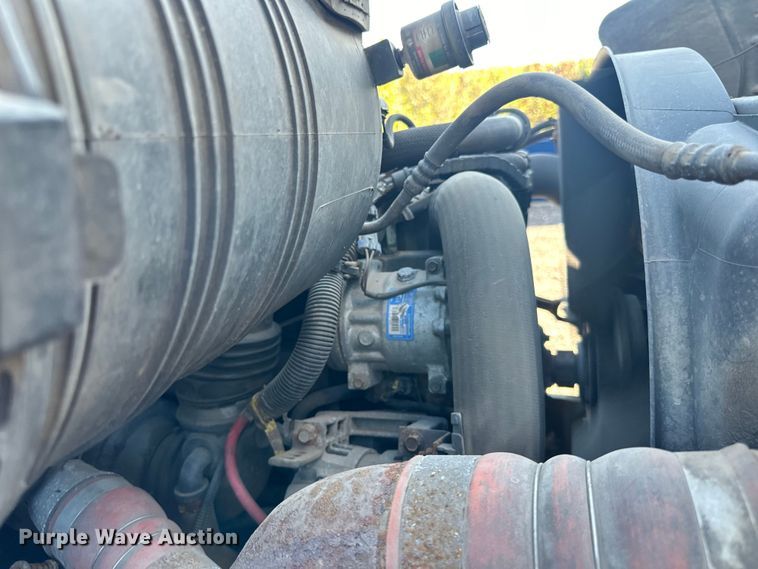 image for item LR9470 2010 International  DuraStar 4400 refuse truck