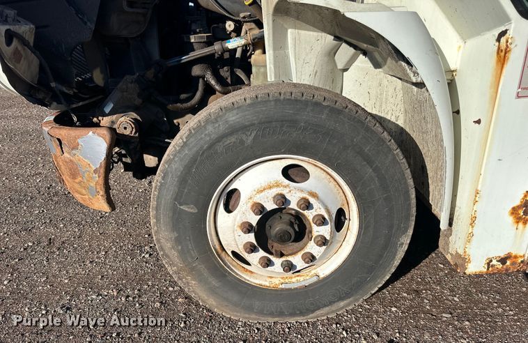 image for item LR9470 2010 International  DuraStar 4400 refuse truck