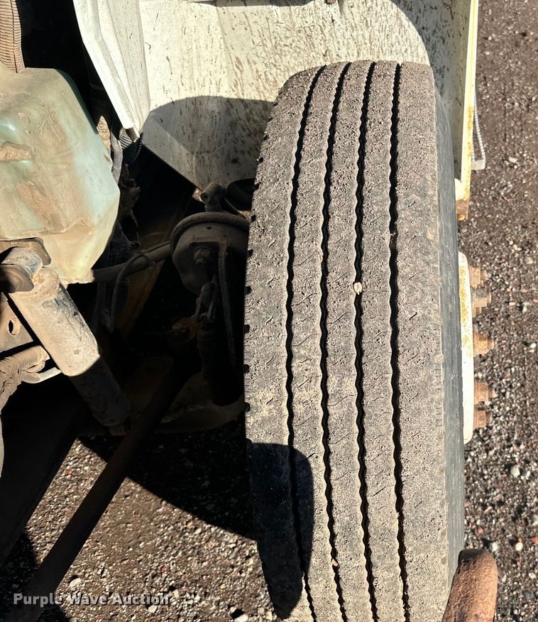 image for item LR9470 2010 International  DuraStar 4400 refuse truck