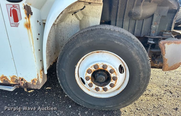 image for item LR9470 2010 International  DuraStar 4400 refuse truck