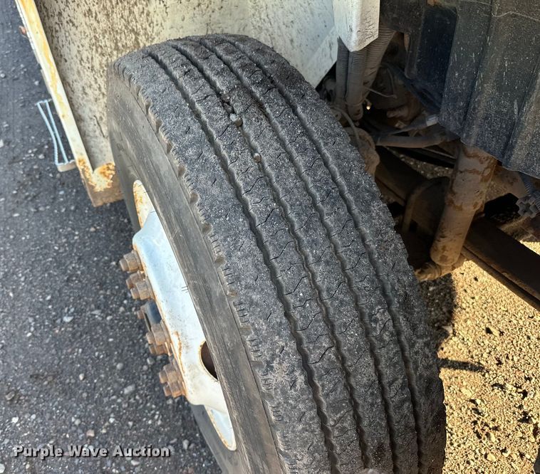 image for item LR9470 2010 International  DuraStar 4400 refuse truck