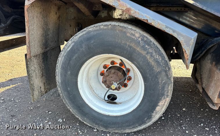 image for item LR9470 2010 International  DuraStar 4400 refuse truck