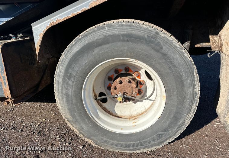 image for item LR9470 2010 International  DuraStar 4400 refuse truck