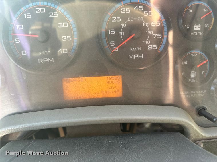 image for item LR9470 2010 International  DuraStar 4400 refuse truck