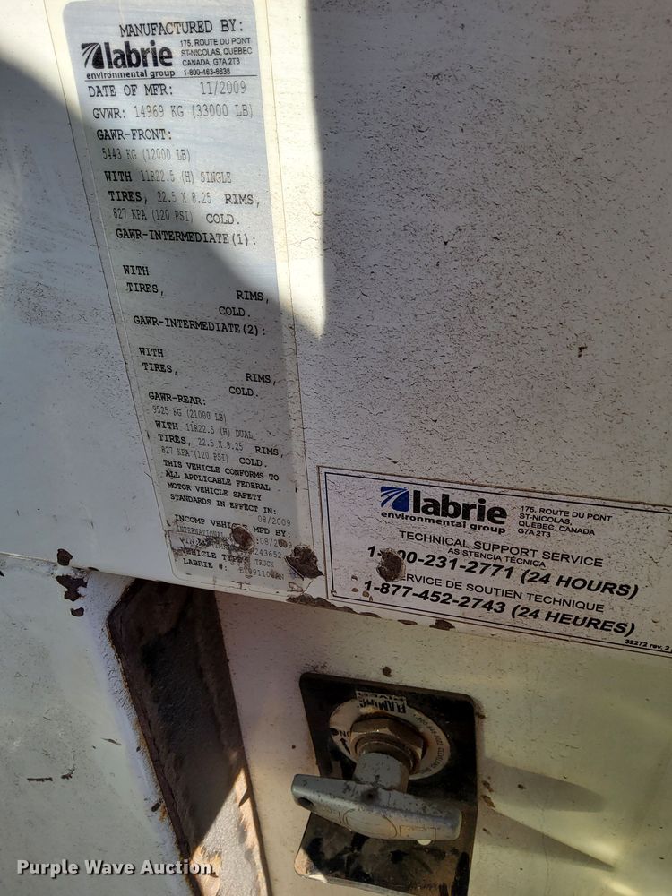 image for item LR9470 2010 International  DuraStar 4400 refuse truck