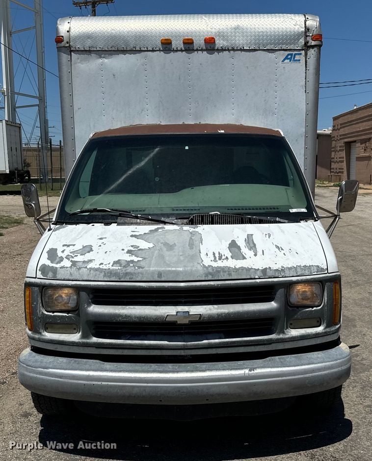image for item MU9848 1998 Chevrolet  Express G3500 box truck