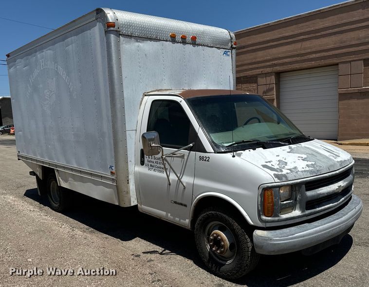 image for item MU9848 1998 Chevrolet  Express G3500 box truck