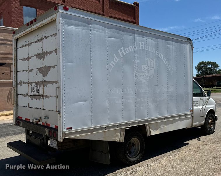 image for item MU9848 1998 Chevrolet  Express G3500 box truck
