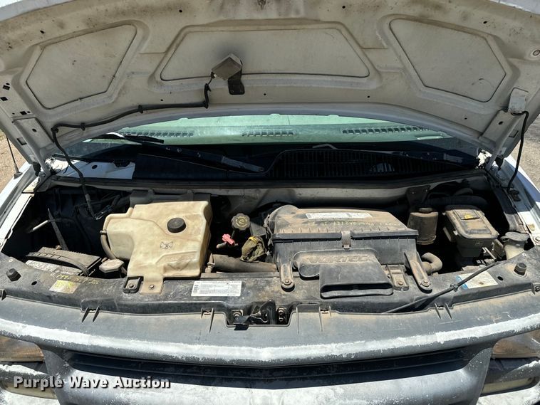 image for item MU9848 1998 Chevrolet  Express G3500 box truck